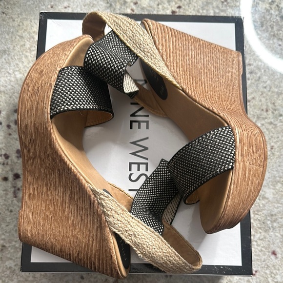 Stylish Black Wedge Sandals - Picture 4 of 7